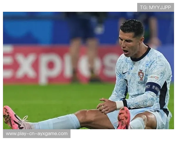 C罗禁区前沿怒射偏得可惜